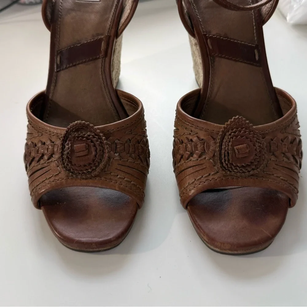 Frye Brown Leather Wedge Sandals Stacked Heel 3413854-BRN Size 7.5M‎